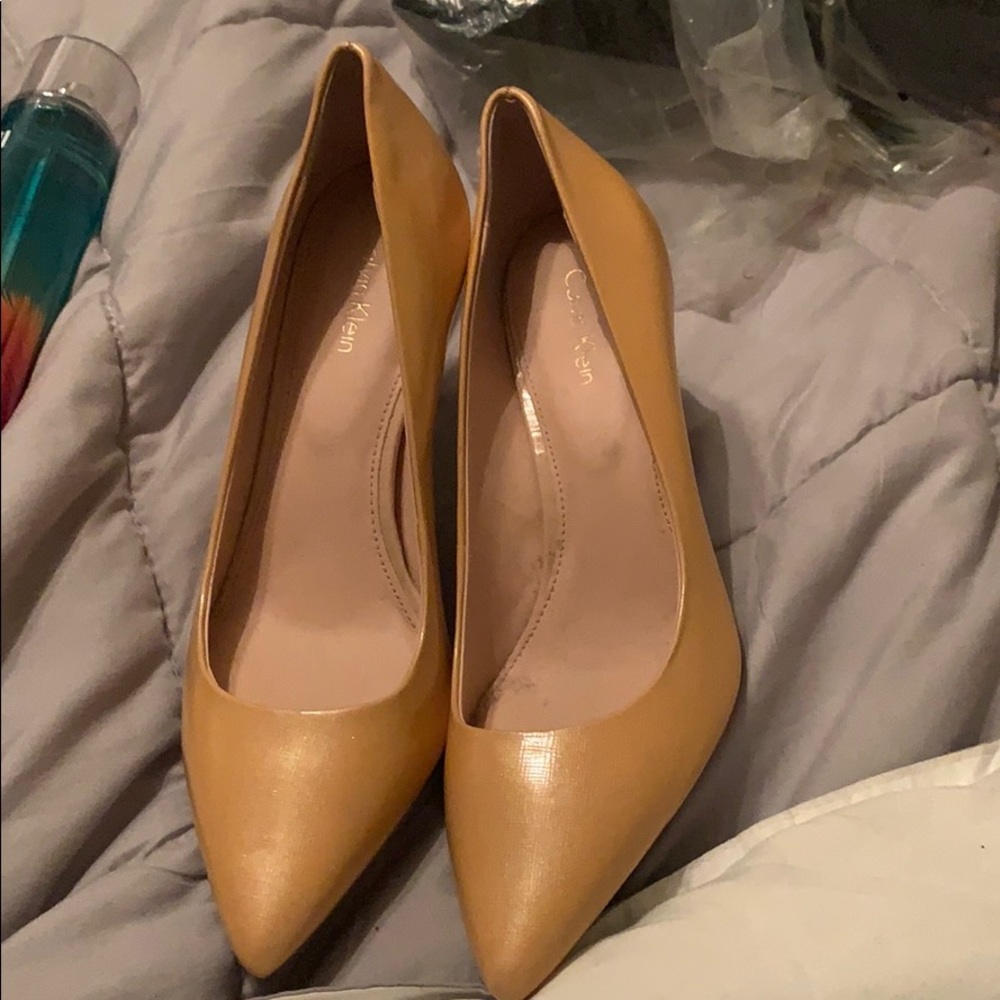 Calvin Klein Gayle pointy toe pump